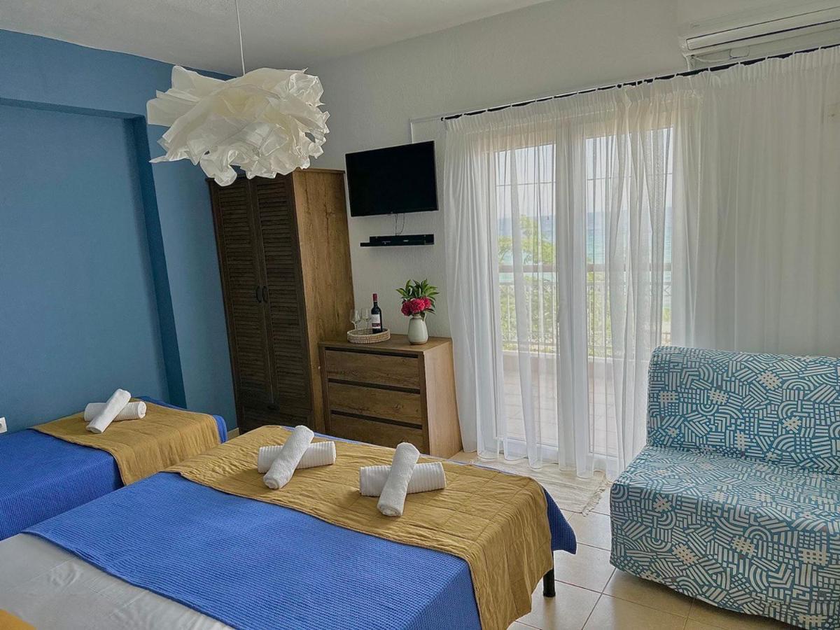 La Scala Family Apartments Nea Roda Bagian luar foto