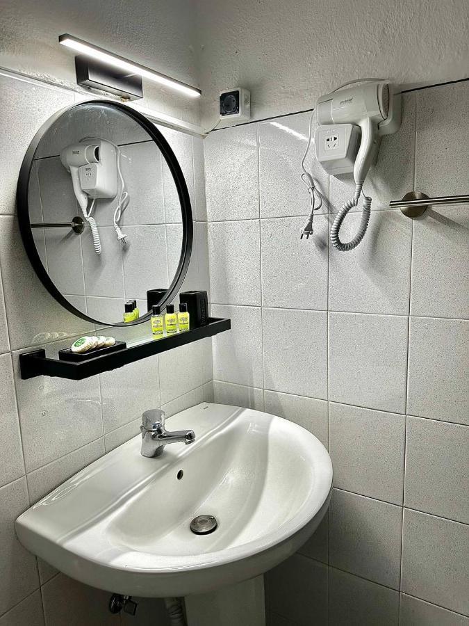 La Scala Family Apartments Nea Roda Bagian luar foto